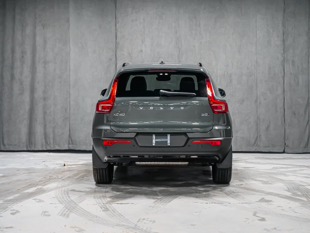 2026 Volvo XC40 Plus (Dark Theme)-5