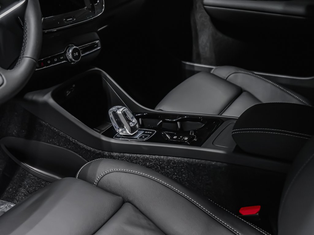 Volvo XC40 Plus (Dark Theme) 2026-7