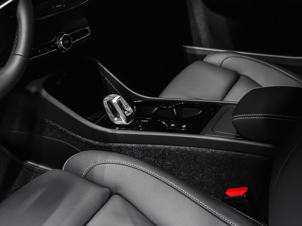 2026 Volvo XC40 Plus (Dark Theme)-7