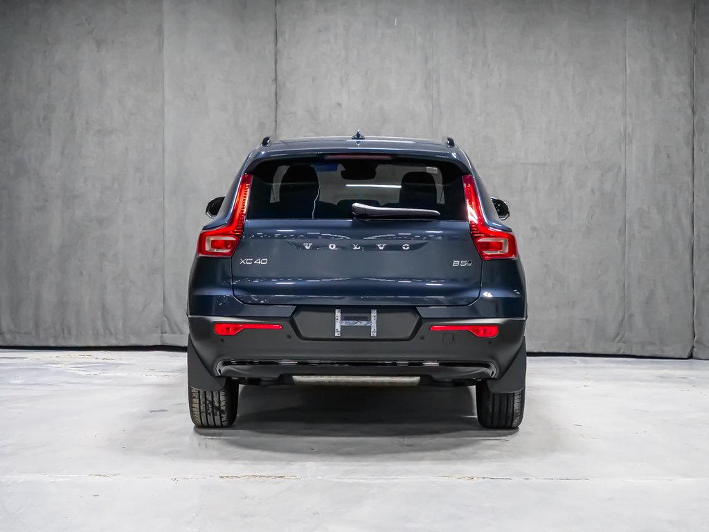 2026 Volvo XC40 Plus (Dark Theme)-5