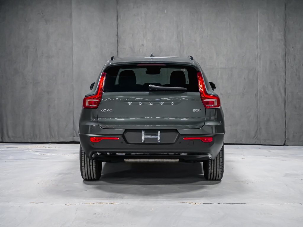 2026 Volvo XC40 Plus (Dark Theme)-5