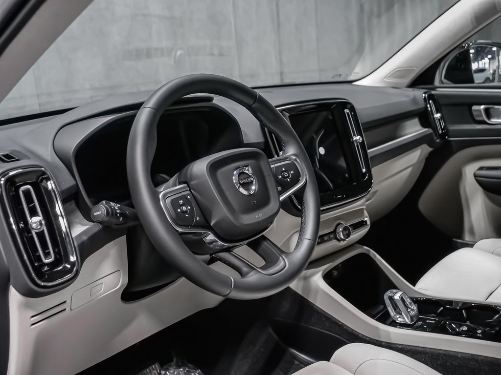 Volvo XC40 Plus (Dark Theme) 2026-6