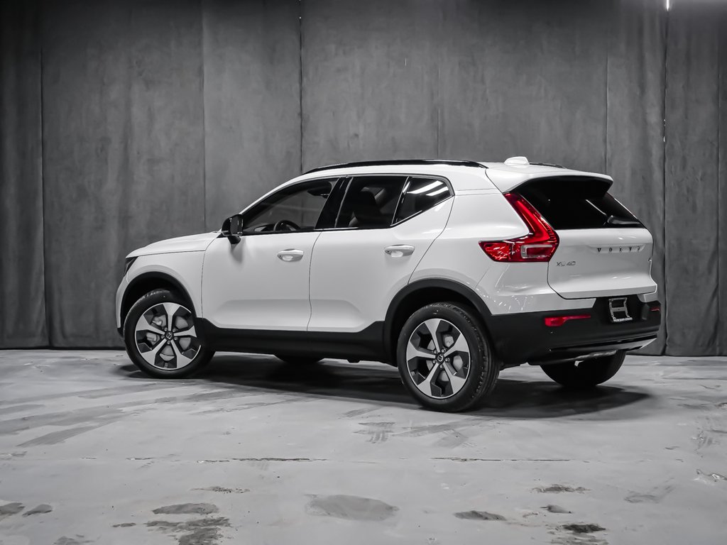 Volvo XC40 Plus (Dark Theme) 2026-2