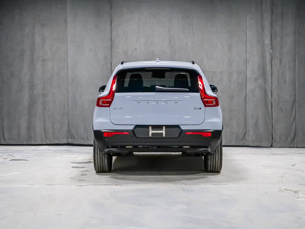 Volvo XC40 Plus Dark Theme 2026-5