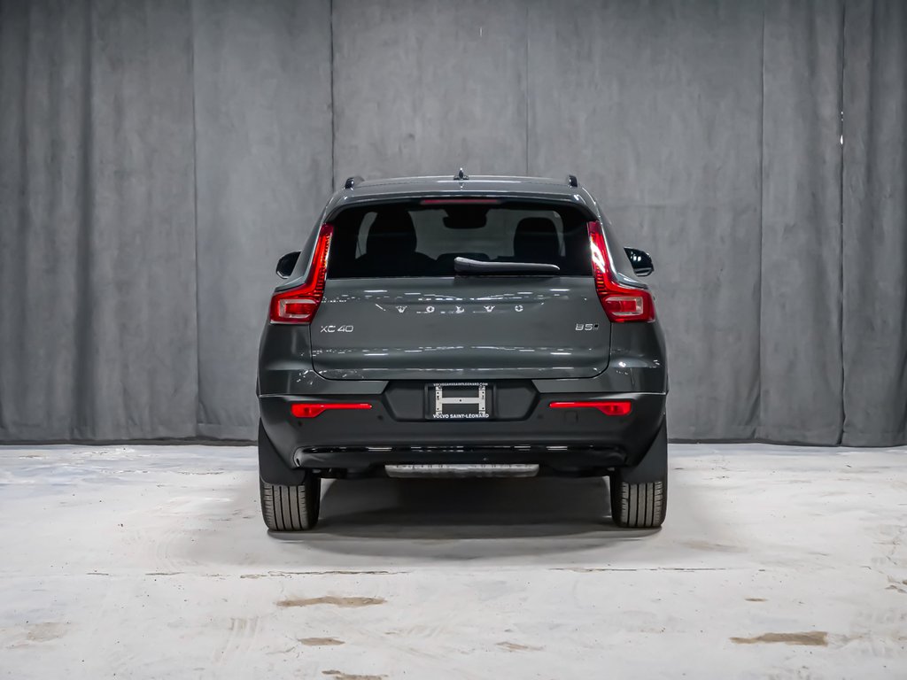 2026 Volvo XC40 Plus (Dark Theme)-5
