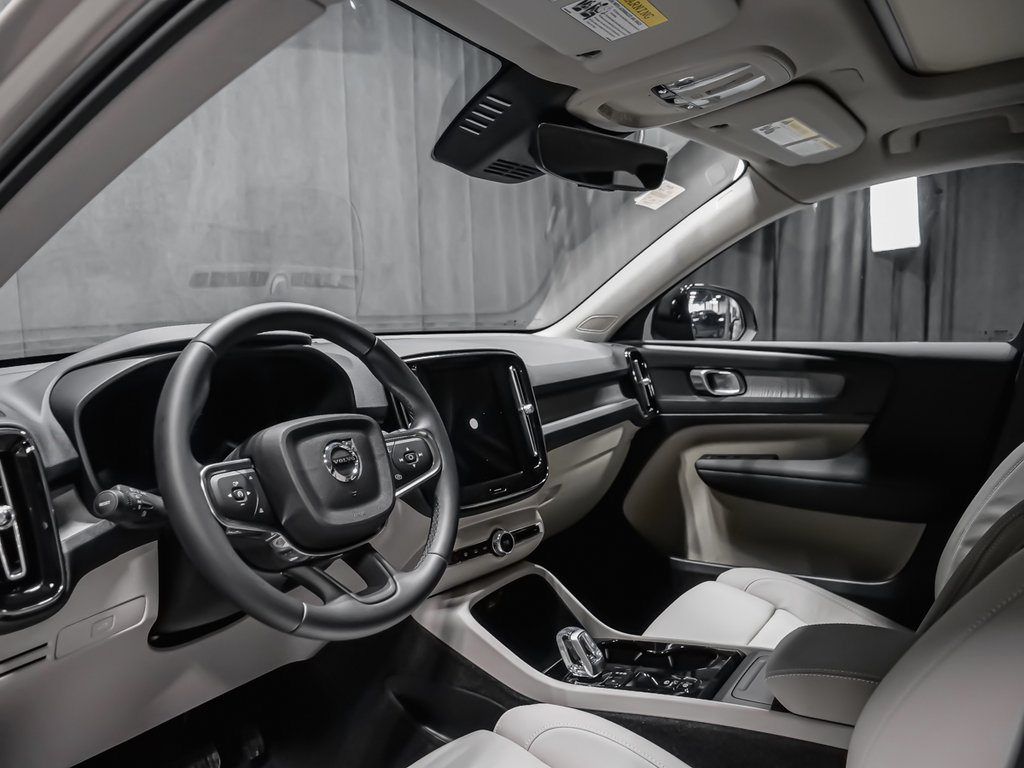 Volvo XC40 Plus Dark Theme 2026-3