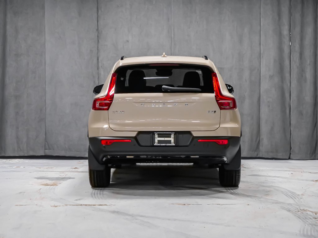 Volvo XC40 Plus Dark Theme 2026-2