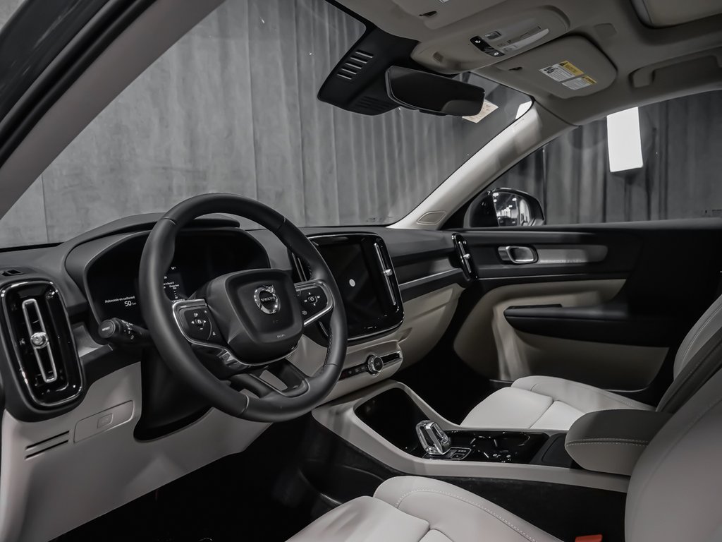 Volvo XC40 Plus Dark Theme 2026-3