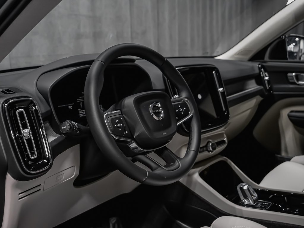 Volvo XC40 Plus Dark Theme 2026-5