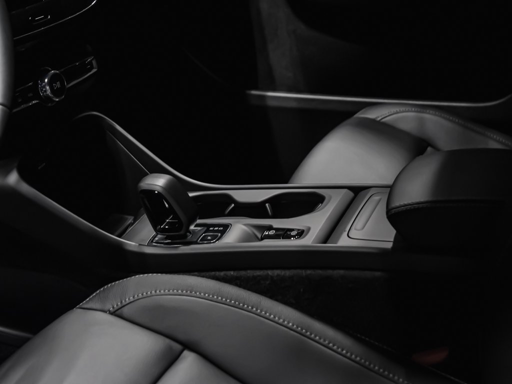 Volvo XC40 Core Dark Theme 2026-6