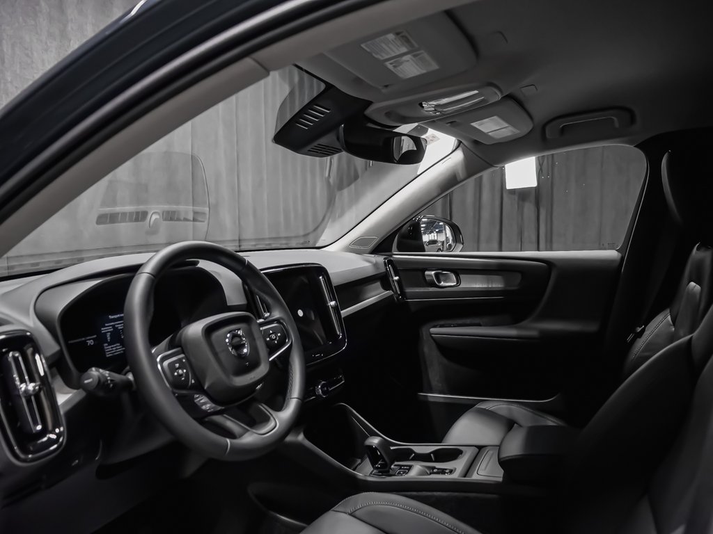 Volvo XC40 Core Dark Theme 2026-5