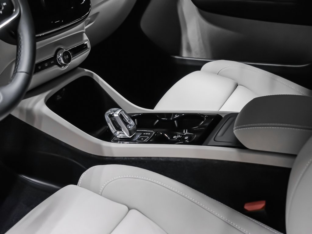 Volvo XC40 Ultra (Dark Theme) 2026-7