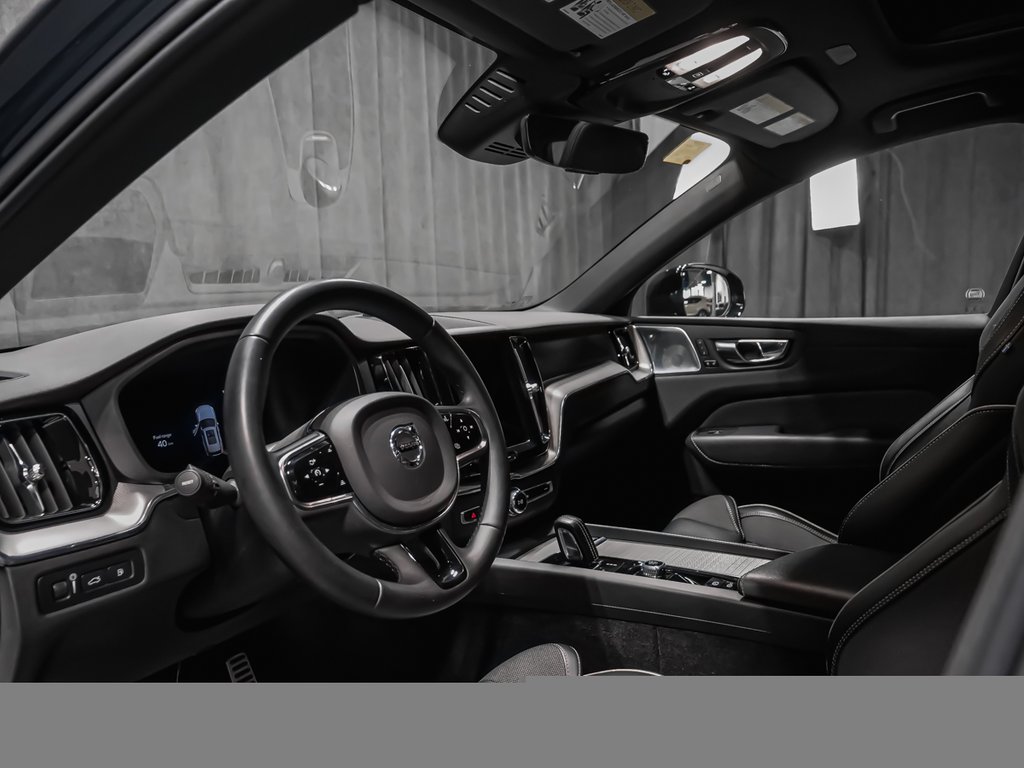 2022 Volvo XC60 Recharge R-Design, T8 AWD, Plug-In Hybrid-6