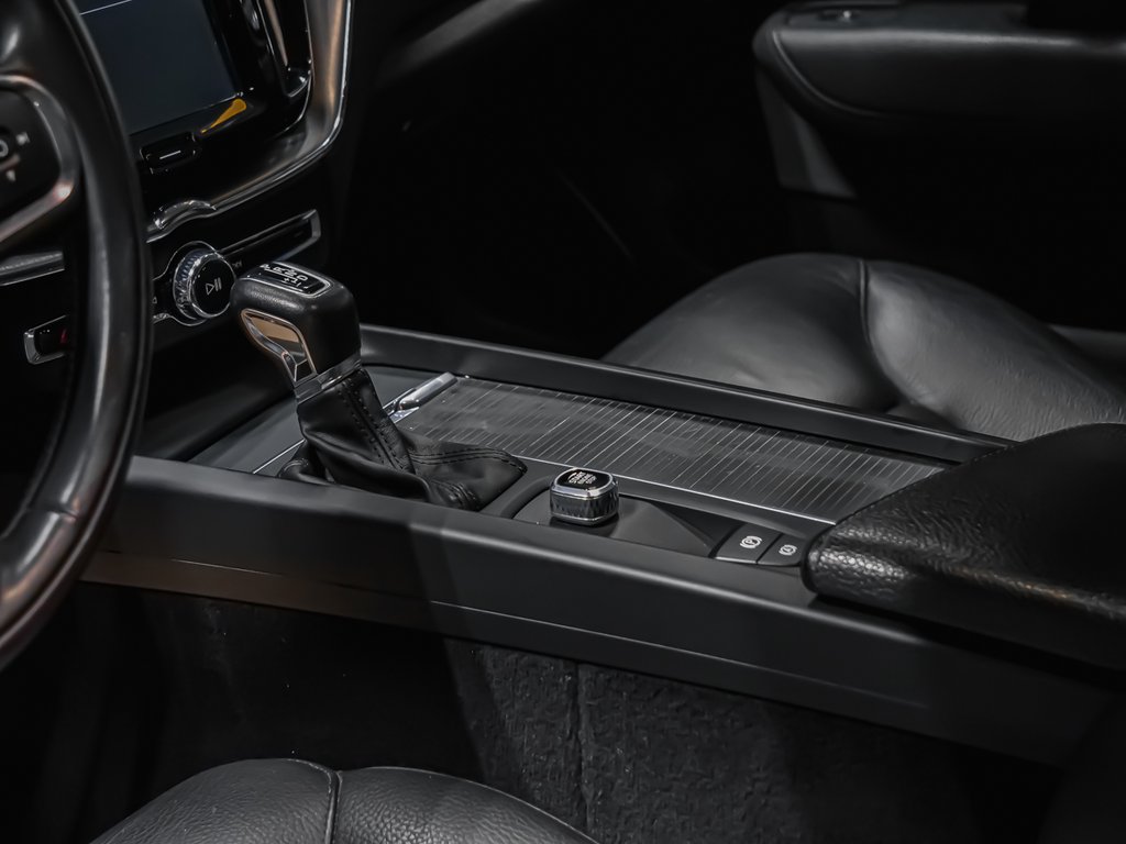 Volvo XC60 T6 MOMENTUM 2020-4