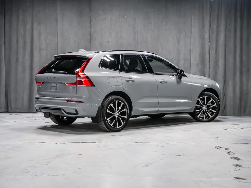 2025 Volvo XC60 Plus, B5 AWD, Dark Theme-4