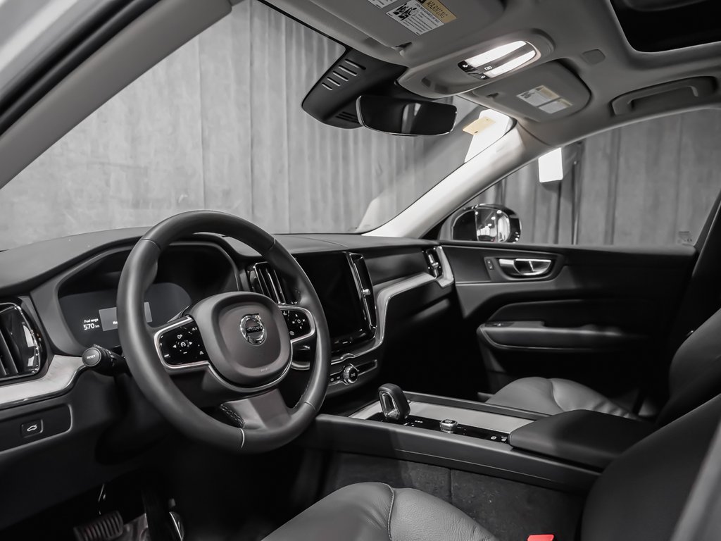 2025 Volvo XC60 Plus Dark Theme-3