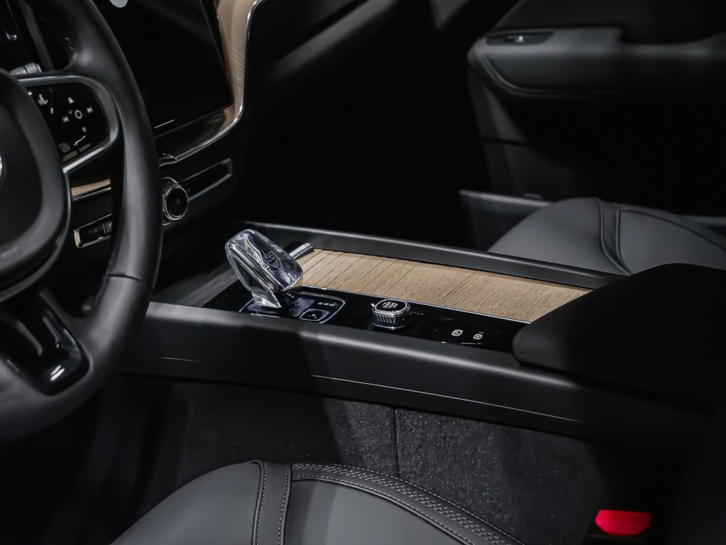 2026 Volvo XC60 Plus-7