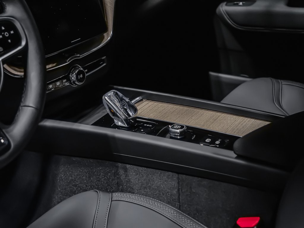 2026 Volvo XC60 Plus-7