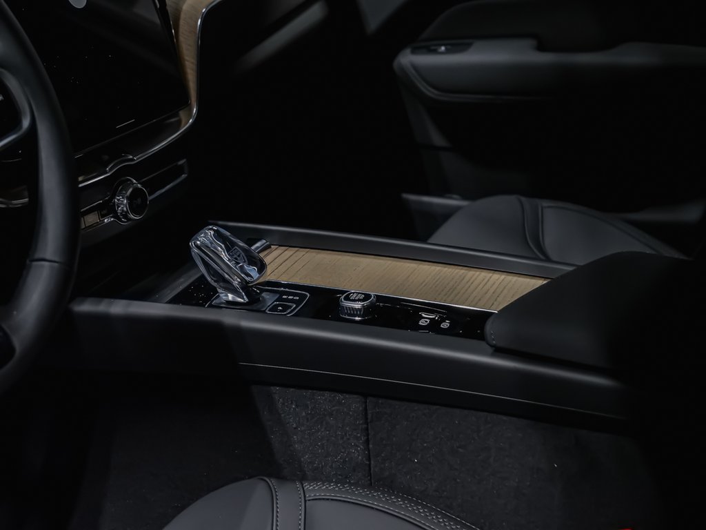 2026 Volvo XC60 Plus-7