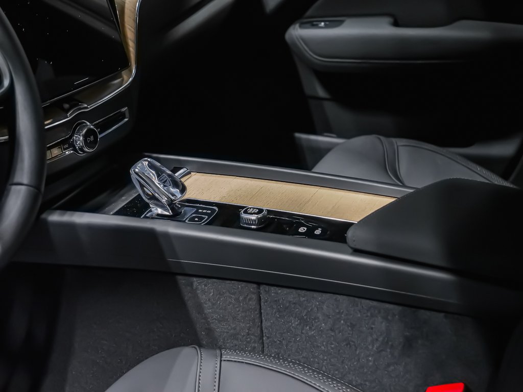 2026 Volvo XC60 Plus-7