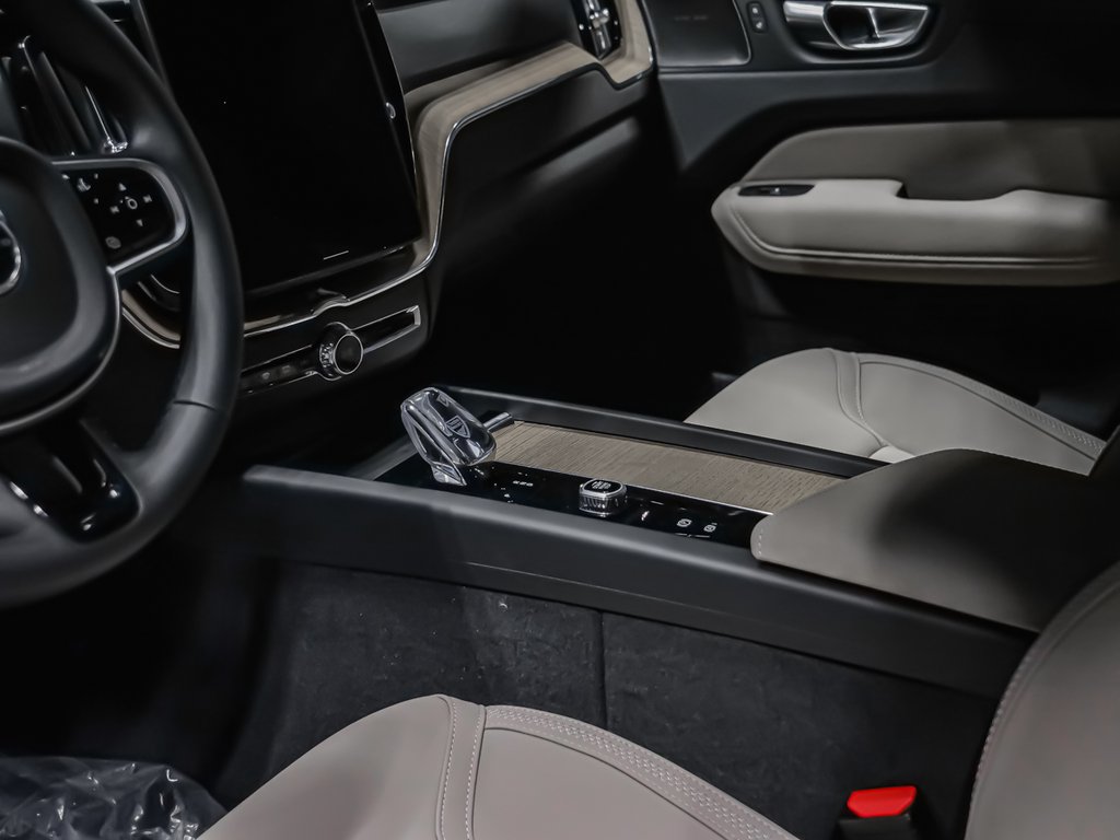 2026 Volvo XC60 Plus-7