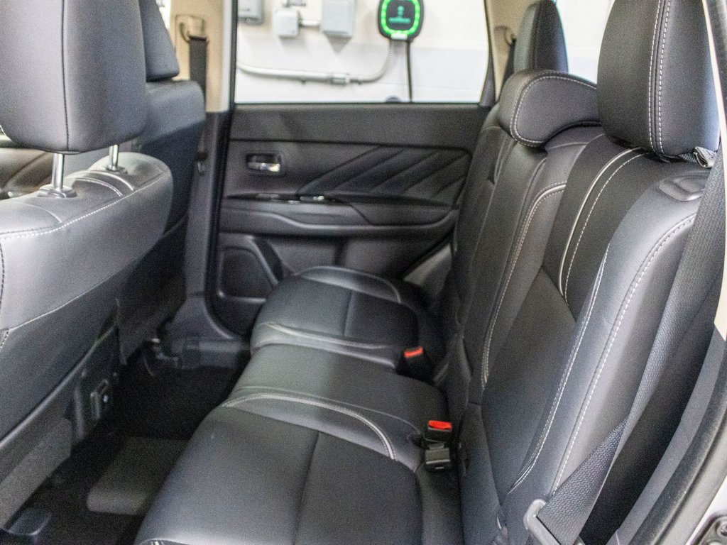 2018 Mitsubishi Outlander PHEV SE, PHEV, TOIT, MAGS, BANCS CHAUFF, CAM, BLUETOOTH in Saint-Jérôme, Quebec - 28 - w1024h768px