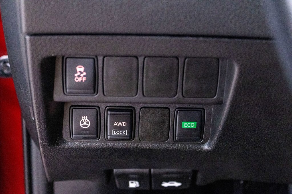 2018 Nissan Qashqai SV, AWD, TOIT, BANCS CHAUFF, CAM REC, 1 PROP in Charlemagne, Quebec - 21 - w1024h768px