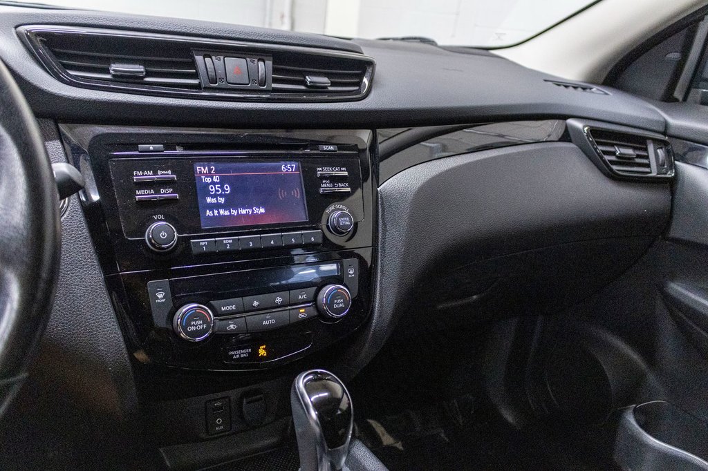 2018 Nissan Qashqai SV, AWD, TOIT, BANCS CHAUFF, CAM REC, 1 PROP in Charlemagne, Quebec - 12 - w1024h768px