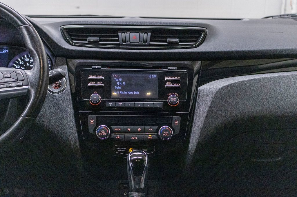 2018 Nissan Qashqai SV, AWD, TOIT, BANCS CHAUFF, CAM REC, 1 PROP in Charlemagne, Quebec - 8 - w1024h768px