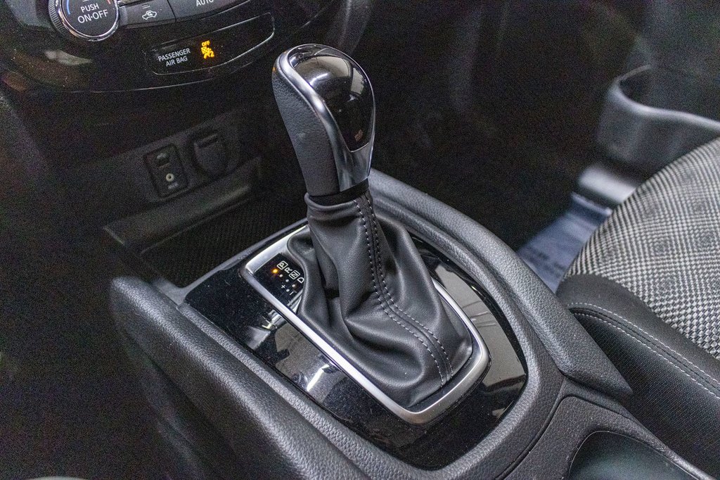 2018 Nissan Qashqai SV, AWD, TOIT, BANCS CHAUFF, CAM REC, 1 PROP in Charlemagne, Quebec - 14 - w1024h768px