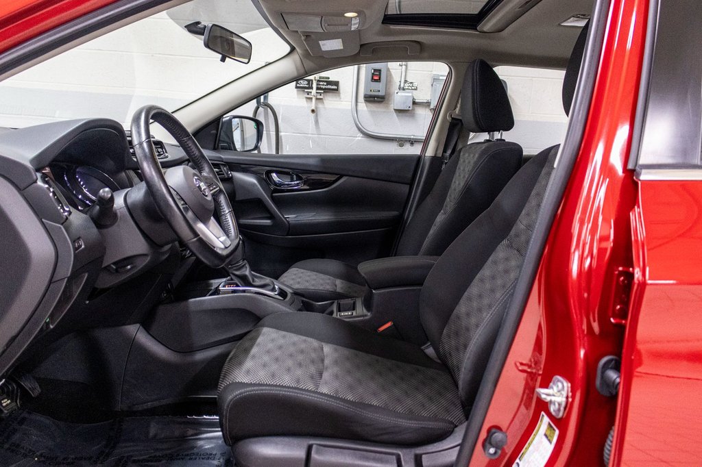 2018 Nissan Qashqai SV, AWD, TOIT, BANCS CHAUFF, CAM REC, 1 PROP in Charlemagne, Quebec - 23 - w1024h768px