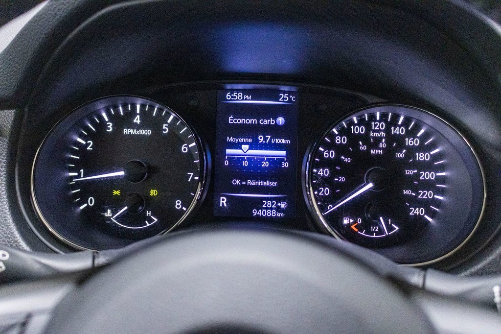2018 Nissan Qashqai SV, AWD, TOIT, BANCS CHAUFF, CAM REC, 1 PROP in Charlemagne, Quebec - 16 - w1024h768px