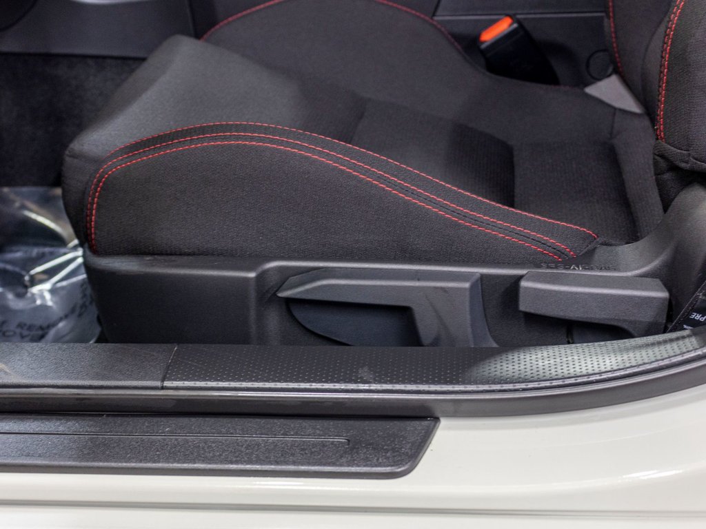 2023 Subaru BRZ 2.4L, CARPLAY, BANCS CHAUFF, JAMAIS ACC, 1 PROP in Charlemagne, Quebec - 19 - w1024h768px