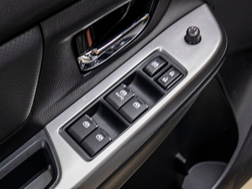 2016 Subaru Crosstrek LIMITED, CUIR, TOIT, BLUETOOTH, CAMERA REC, BAS KM in Charlemagne, Quebec - 28 - w1024h768px