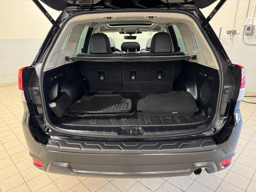 2023 Subaru Forester LIMITED, CUIR, TOIT, CARPLAY, BANCS CHAUFF, CAM in Charlemagne, Quebec - 6 - w1024h768px