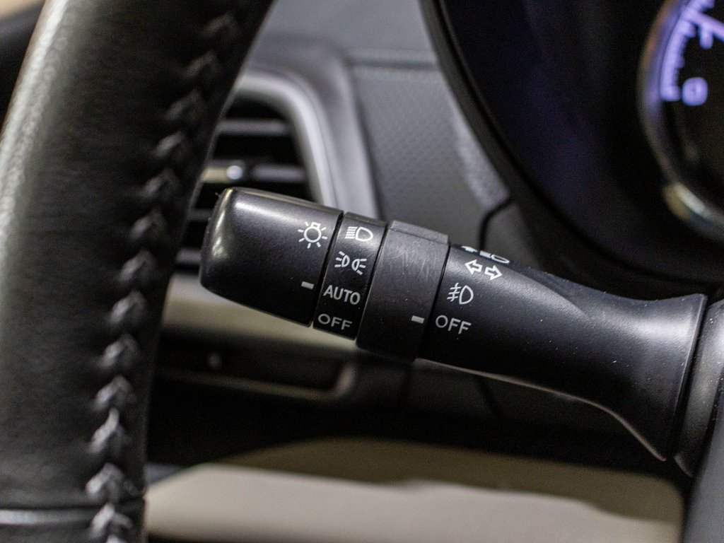2023 Subaru Forester LIMITED, CUIR, TOIT, CARPLAY, HARMAN KARDON, CAM in Charlemagne, Quebec - 19 - w1024h768px