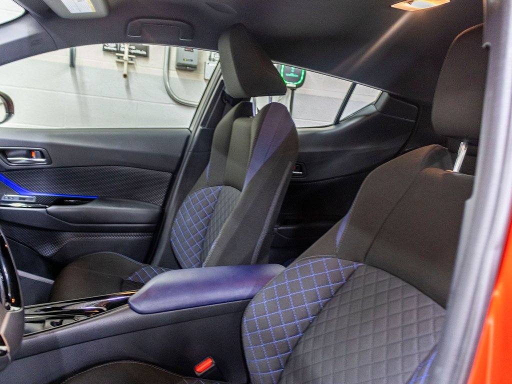 Toyota C-HR LIMITED, CUIR, BLUETOOTH, CAMERA RECUL, BAS KM 2020 à Charlemagne, Québec - 24 - w1024h768px