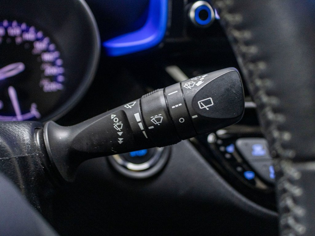 Toyota C-HR LIMITED, CUIR, BLUETOOTH, CAMERA RECUL, BAS KM 2020 à Charlemagne, Québec - 18 - w1024h768px