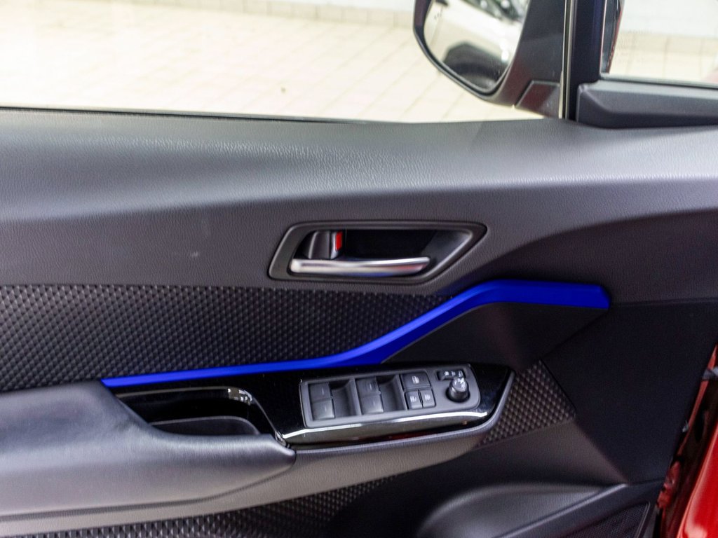 Toyota C-HR LIMITED, CUIR, BLUETOOTH, CAMERA RECUL, BAS KM 2020 à Charlemagne, Québec - 25 - w1024h768px