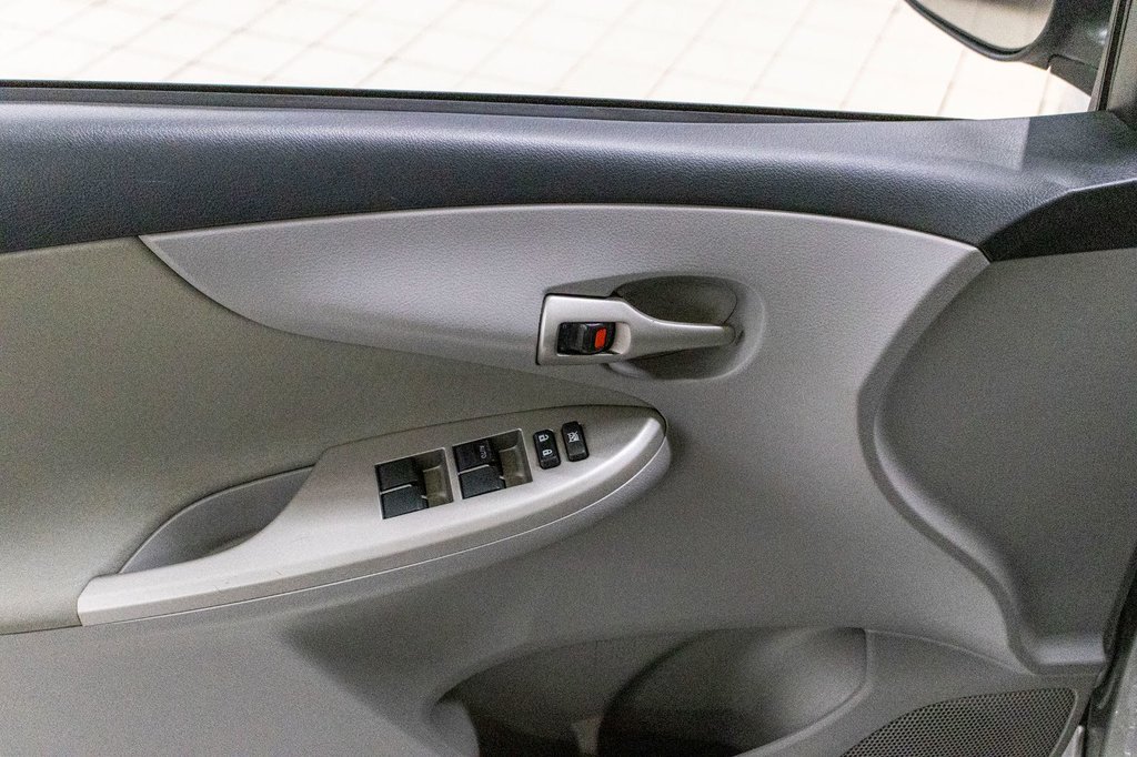 Toyota Corolla LE, BANCS CHAUFF, A/C, VIT ELEC, 1 PROP,JAMAIS ACC 2013 à Charlemagne, Québec - 25 - w1024h768px