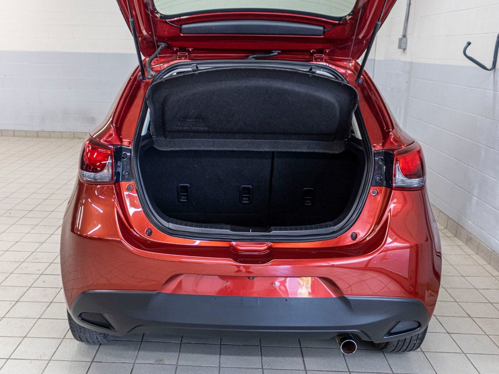 2020 Toyota Yaris Hatchback LE, A/C, PORTES ET FENETRES ELECTRIQUE, BLUETOOTH in Saint-Jérôme, Quebec - 28 - w1024h768px