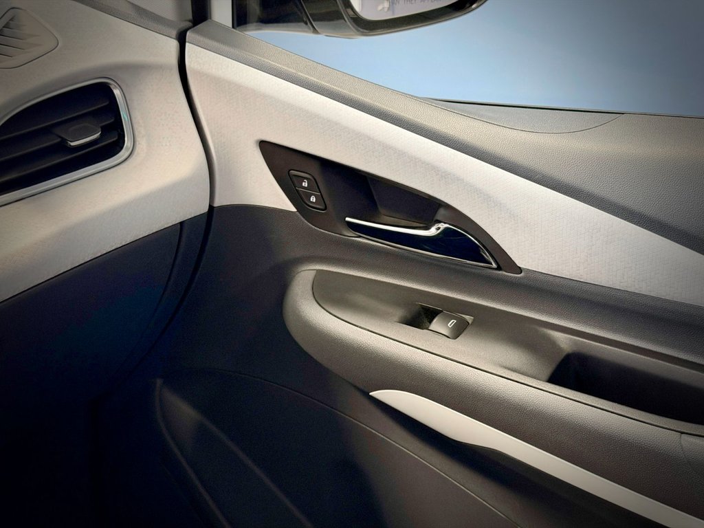 2019 Chevrolet Bolt EV LT in Notre-Dame-des-Prairies, Quebec - 34 - w1024h768px