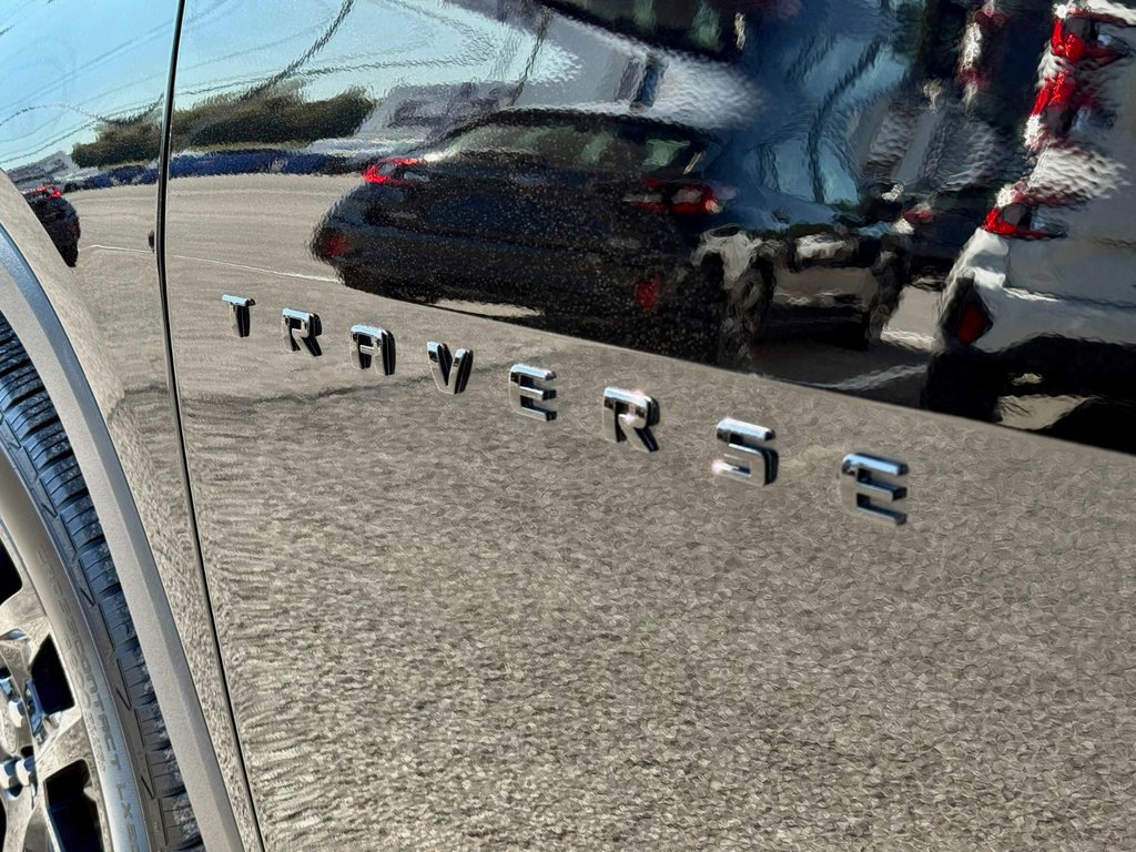 2019 Chevrolet Traverse LS in Notre-Dame-des-Prairies, Quebec - 13 - w1024h768px