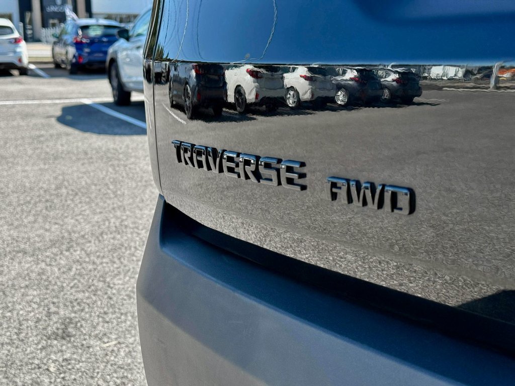 2019 Chevrolet Traverse LS in Notre-Dame-des-Prairies, Quebec - 12 - w1024h768px