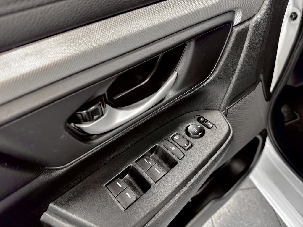 2019 Honda CR-V LX in Notre-Dame-des-Prairies, Quebec - 33 - w1024h768px