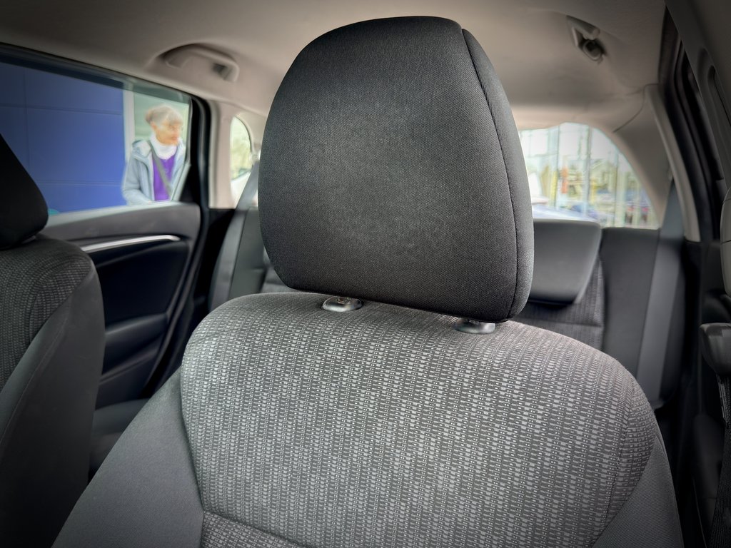 2017 Honda Fit LX in Notre-Dame-des-Prairies, Quebec - 20 - w1024h768px