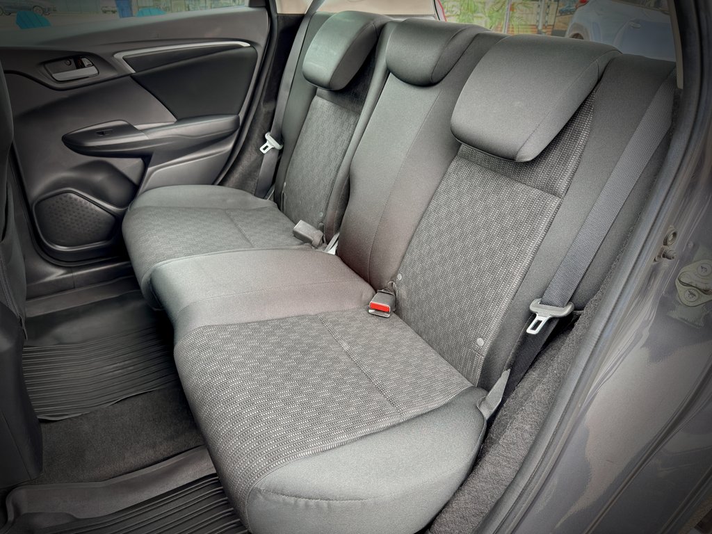 2017 Honda Fit LX in Notre-Dame-des-Prairies, Quebec - 21 - w1024h768px