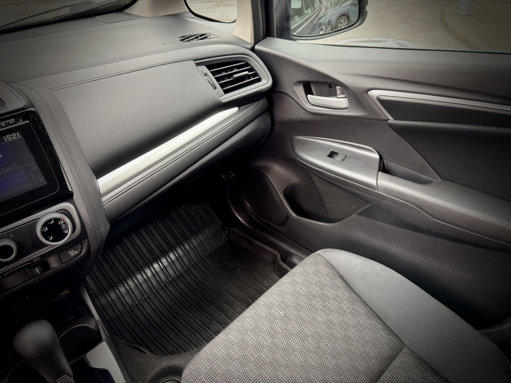 2017 Honda Fit LX in Notre-Dame-des-Prairies, Quebec - 24 - w1024h768px