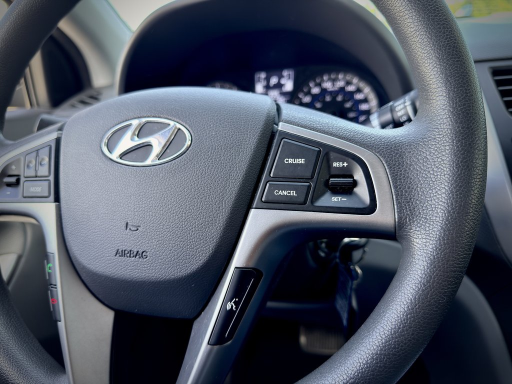 Hyundai Accent GL 2016 à Notre-Dame-des-Prairies, Québec - 21 - w1024h768px