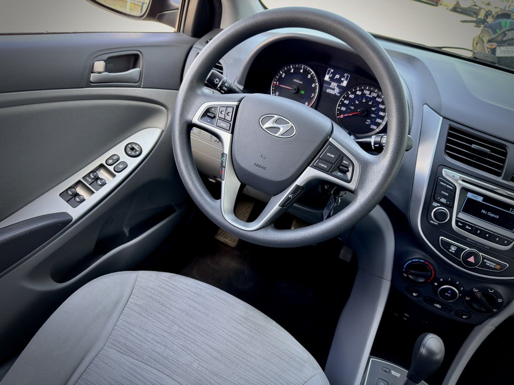 Hyundai Accent GL 2016 à Notre-Dame-des-Prairies, Québec - 16 - w1024h768px